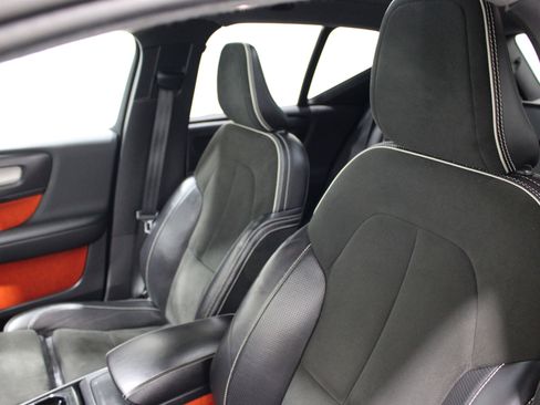 Used 2019 Volvo XC40 T5 R-Design AWD/4WD image 4