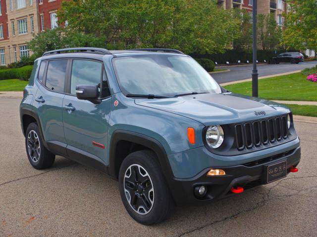 Used 2016 Jeep Renegade Trailhawk w/ Premium Trailhawk Package AWD/4WD image 3