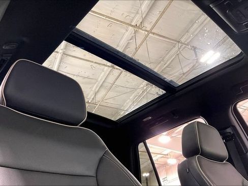 Used 2023 GMC Yukon SLT AWD/4WD image 22