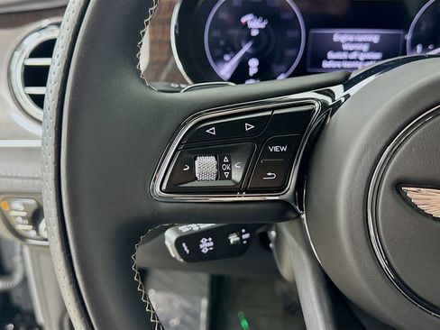 Used 2022 Bentley Bentayga AWD/4WD image 12