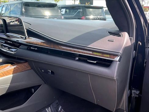 Used 2023 Cadillac Escalade Sport Platinum w/ LPO, ONYX Package image 17