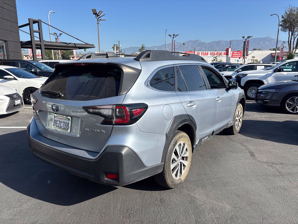 Used 2023 Subaru Outback Premium AWD/4WD image 4