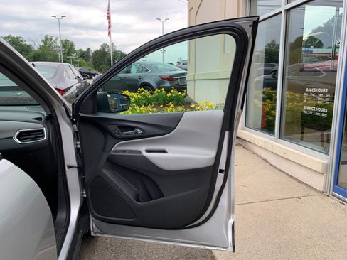Used 2019 Chevrolet Equinox LS w/ LS Convenience Package AWD/4WD image 36