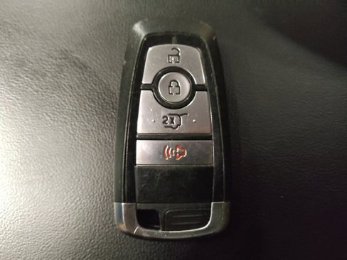 Used 2022 Ford Explorer XLT RWD image 32