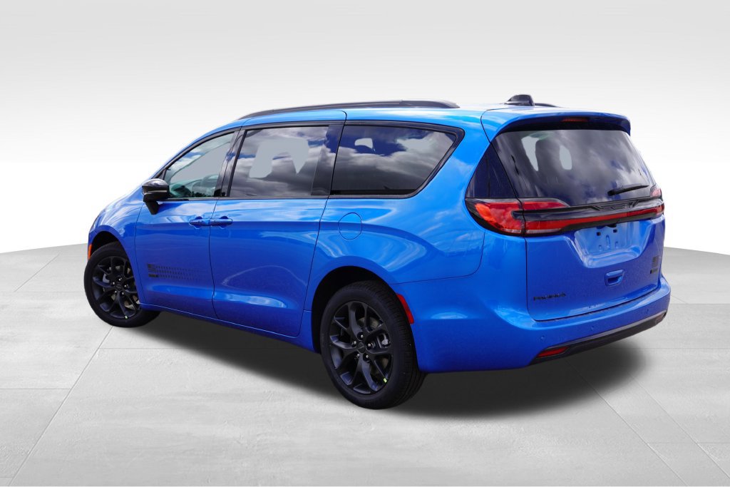 New 2027 Chrysler Pacifica Select AWD/4WD image 5