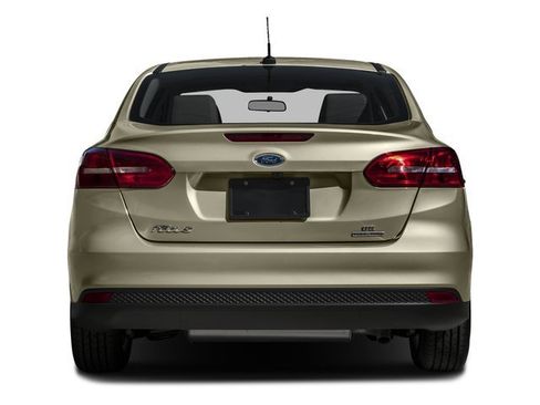 Used 2016 Ford Focus SE w/ SE Sport Package FWD image 5