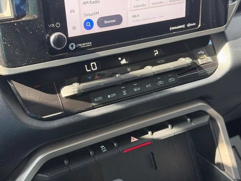 Used 2022 Toyota Tundra SR5 w/ SR5 Convenience Package AWD/4WD image 28