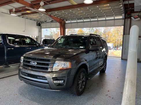 Used 2017 Ford Expedition Limited w/ Limited Appearance Package image 4
