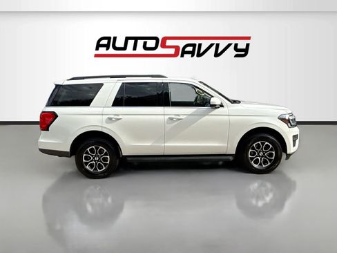 Used 2024 Ford Expedition XLT RWD image 8