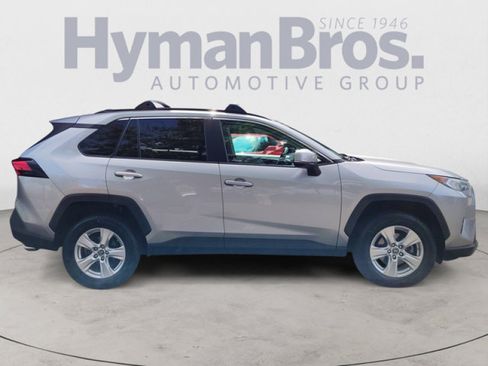 Used 2019 Toyota RAV4 XLE AWD/4WD image 2