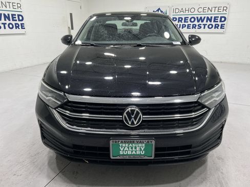 Used 2024 Volkswagen Jetta SE FWD image 3