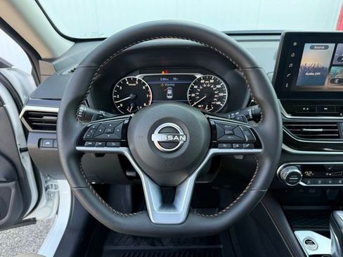 Used 2025 Nissan Altima 2.5 SR w/ SR Premium Package AWD/4WD image 18