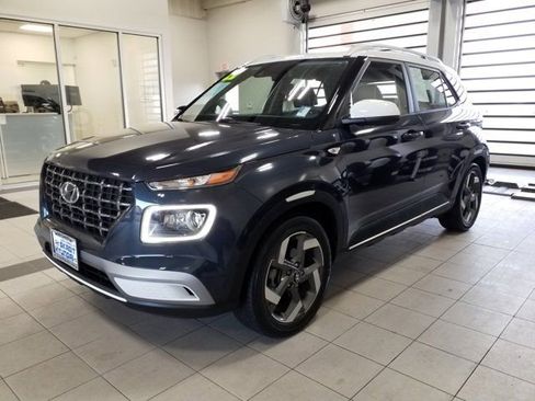 Used 2022 Hyundai Venue Limited w/ Cargo Package image 2
