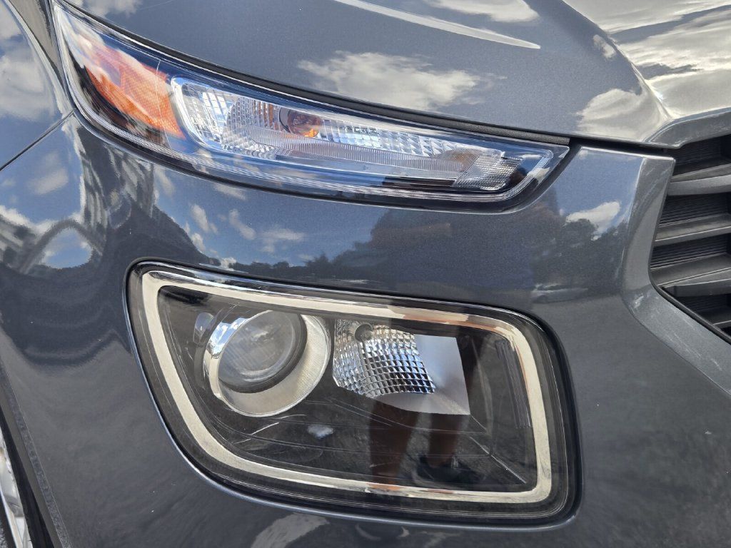 Used 2025 Hyundai Venue SE FWD image 10