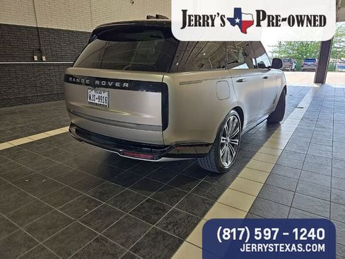 Used 2025 Land Rover Range Rover SE AWD/4WD image 6