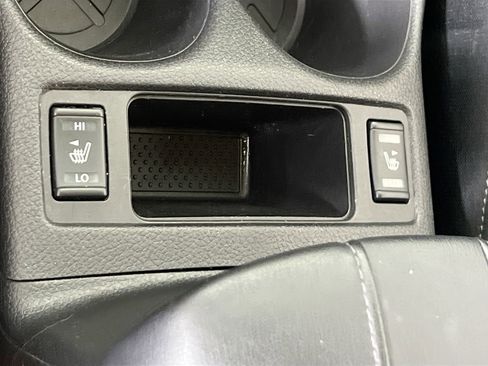 Used 2018 Nissan Rogue SV image 19