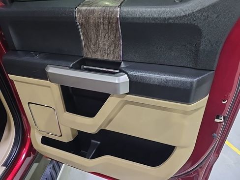 Used 2017 Ford F350 Lariat image 11