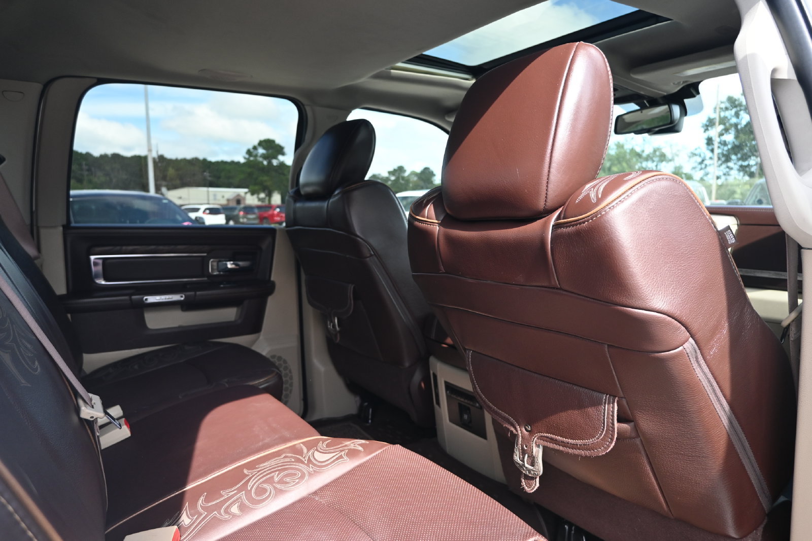 Used 2017 RAM 1500 Laramie Longhorn RWD image 32