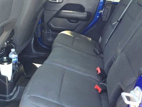 Used 2019 Jeep Wrangler Unlimited Sahara image 6