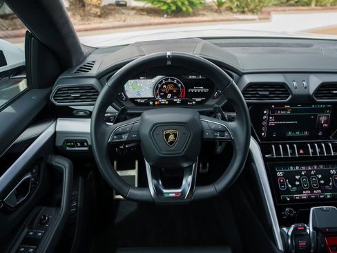 Used 2023 Lamborghini Urus S image 16