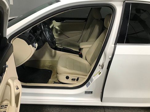 Used 2015 Volkswagen Passat 1.8T Limited Edition image 10