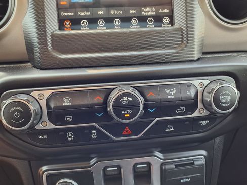 Used 2021 Jeep Wrangler Sport AWD/4WD image 7