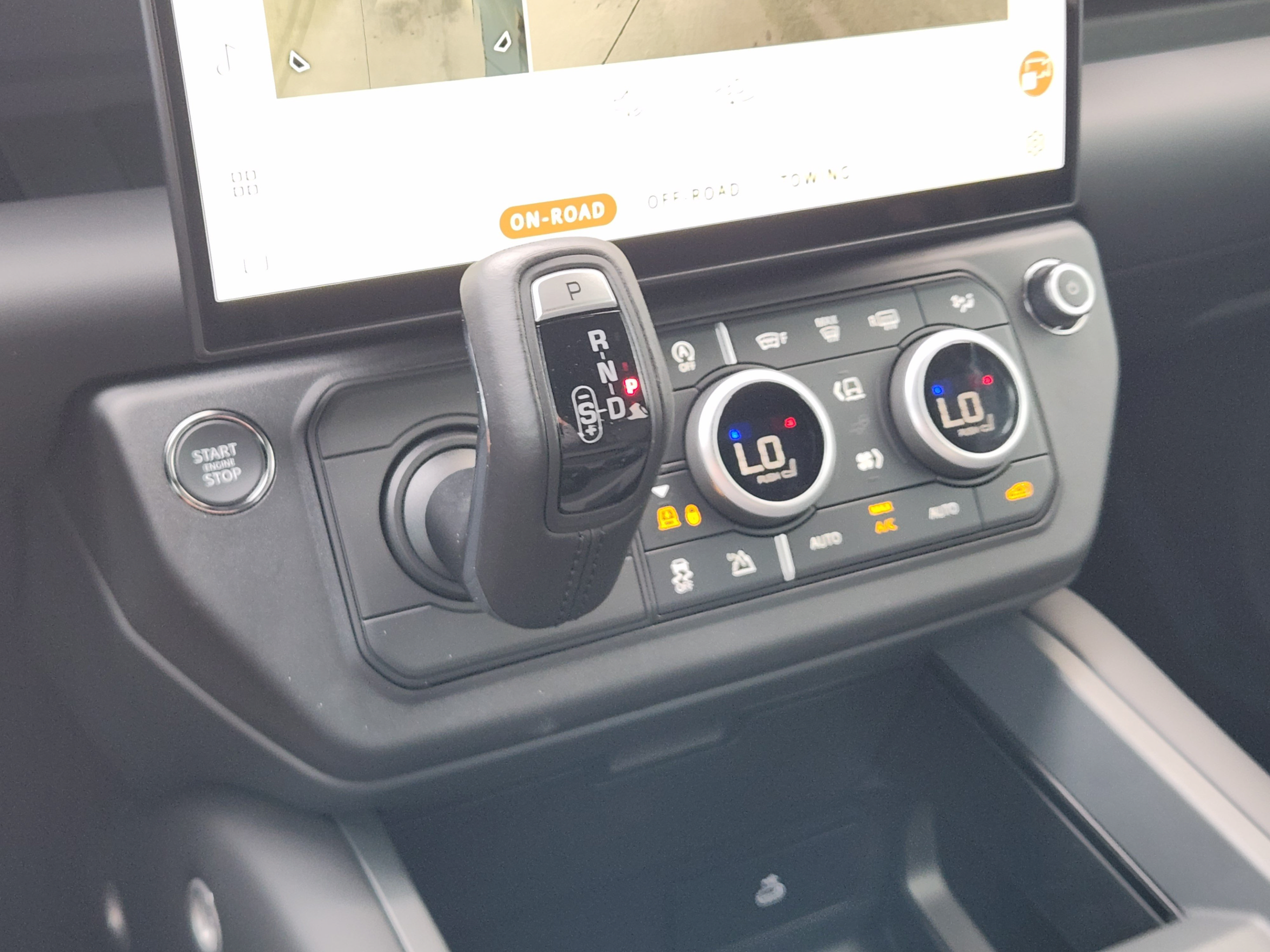 New 2026 Land Rover Defender 110 X-Dynamic SE AWD/4WD image 14