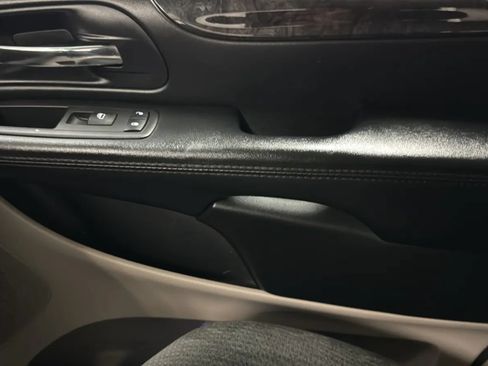 Used 2015 Dodge Grand Caravan SXT FWD image 16