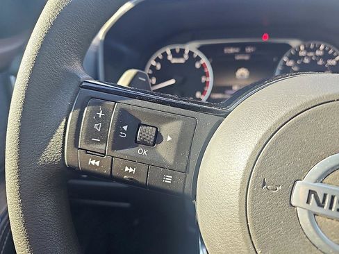 Used 2021 Nissan Rogue SV image 21