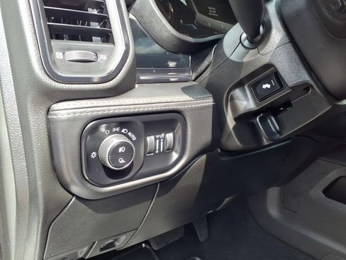 Used 2025 RAM 3500 Limited AWD/4WD image 25