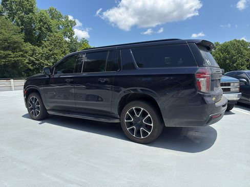 Used 2021 Chevrolet Suburban RST w/ Luxury Package RWD image 2