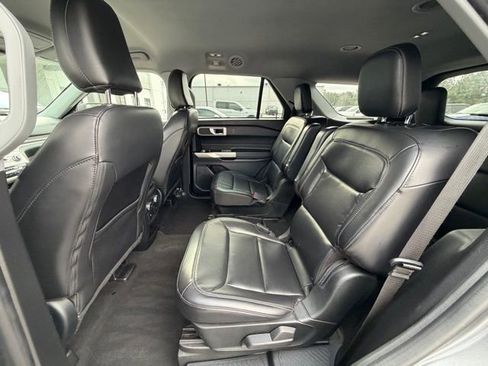Used 2021 Ford Explorer XLT w/ Equipment Group 202A image 17