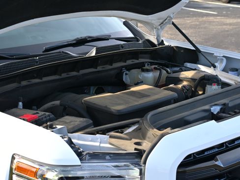 Used 2020 GMC Sierra 1500 Elevation w/ Elevation Value Package image 8