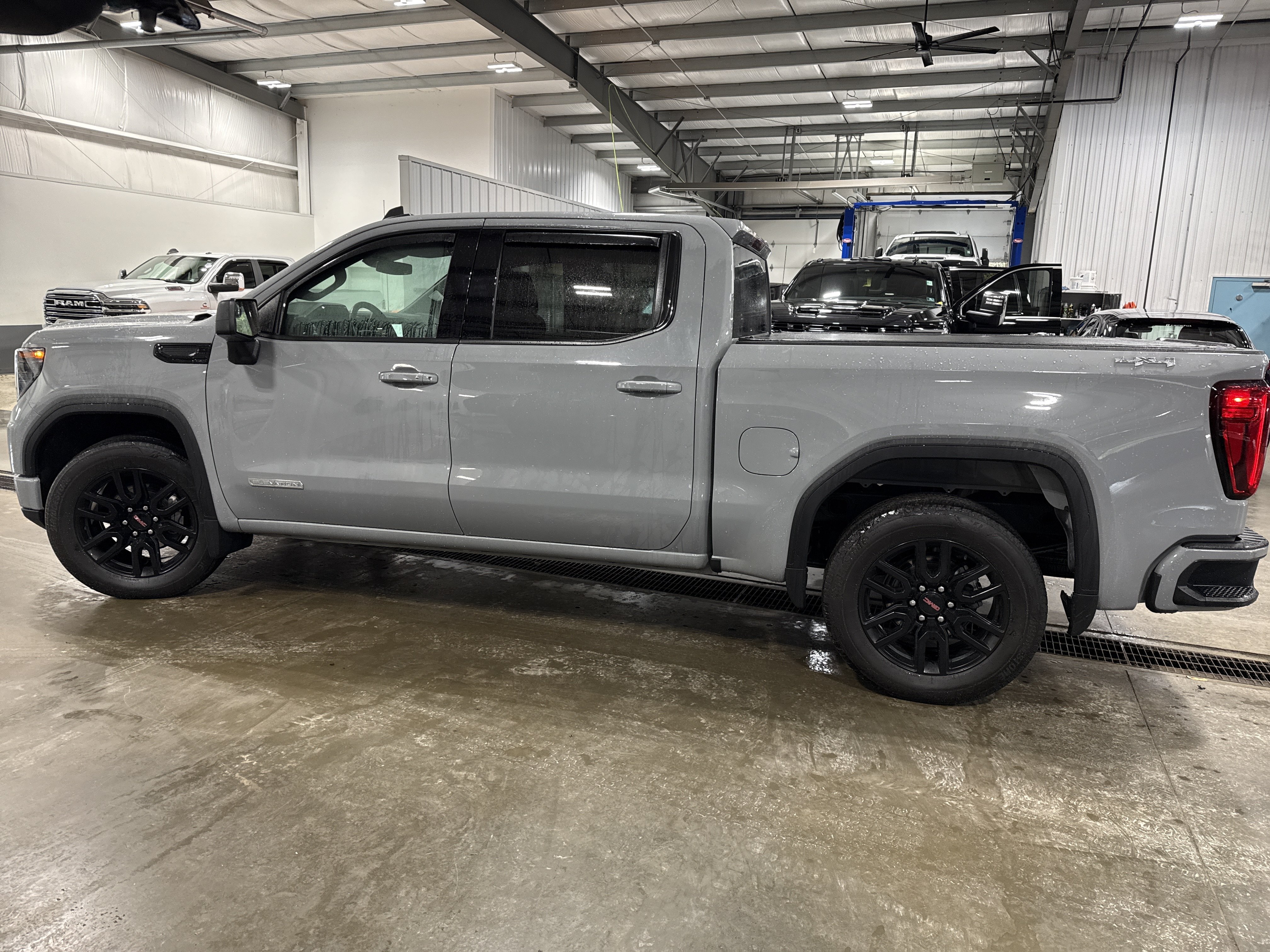 Used 2024 GMC Sierra 1500 Elevation AWD/4WD image 7