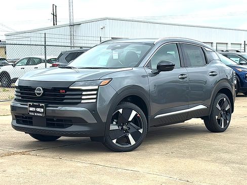 New 2026 Nissan Kicks SR w/ SR Premium Package FWD image 2
