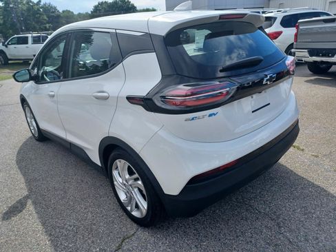 Used 2023 Chevrolet Bolt LT FWD image 5
