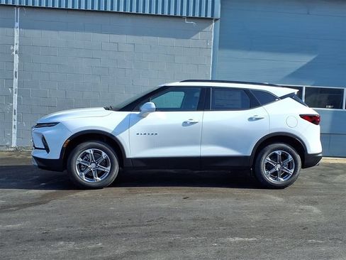 Used 2026 Chevrolet Blazer LT w/ Convenience Package AWD/4WD image 2