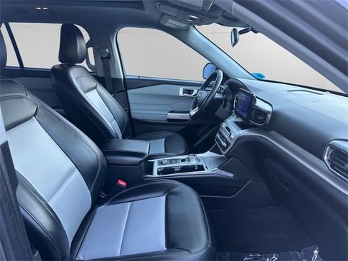 Used 2022 Ford Explorer XLT w/ Equipment Group 202A image 15