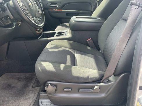 Used 2012 Chevrolet Suburban LS RWD image 17