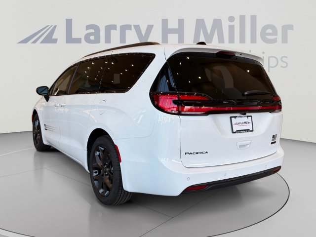 New 2027 Chrysler Pacifica Select FWD image 3