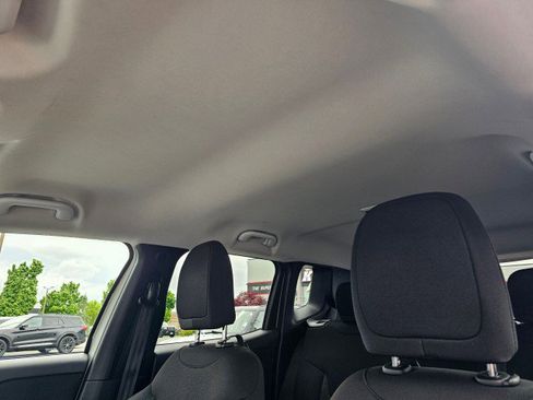 Used 2015 Jeep Renegade Latitude AWD/4WD image 26