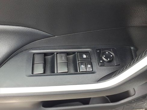 Used 2021 Toyota RAV4 XLE AWD/4WD image 26