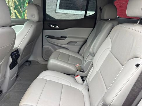 Used 2021 GMC Acadia SLT w/ LPO, Floor Liner Package FWD image 24