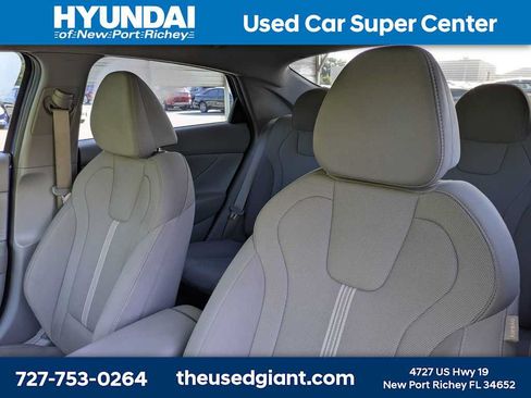Used 2023 Hyundai Elantra SE w/ Cargo Package FWD image 7
