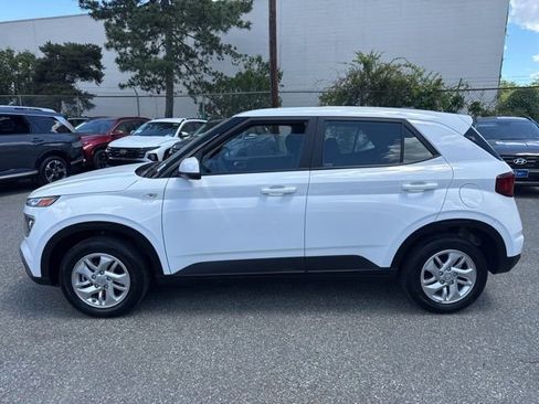 Used 2024 Hyundai Venue SE FWD image 18