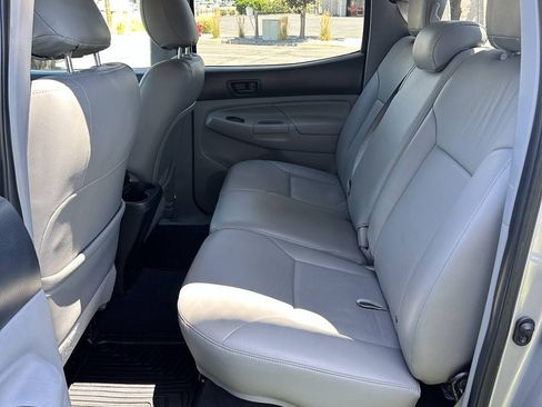 Used 2014 Toyota Tacoma 4x4 Double Cab w/ SR5 Package image 17