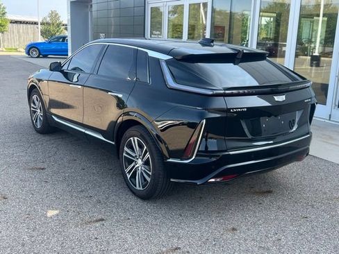 Certified 2024 Cadillac Lyriq Luxury AWD/4WD image 4