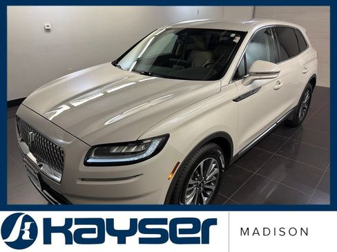 Used 2023 Lincoln Nautilus FWD image 3