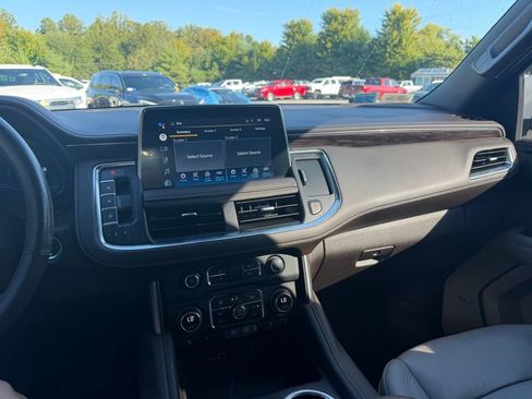 Used 2022 Chevrolet Tahoe LT w/ LT Signature Package AWD/4WD image 27
