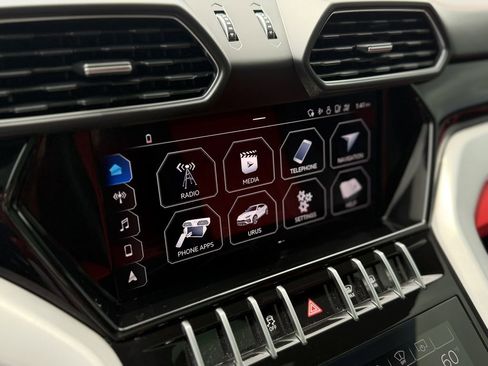 Used 2021 Lamborghini Urus AWD/4WD image 54